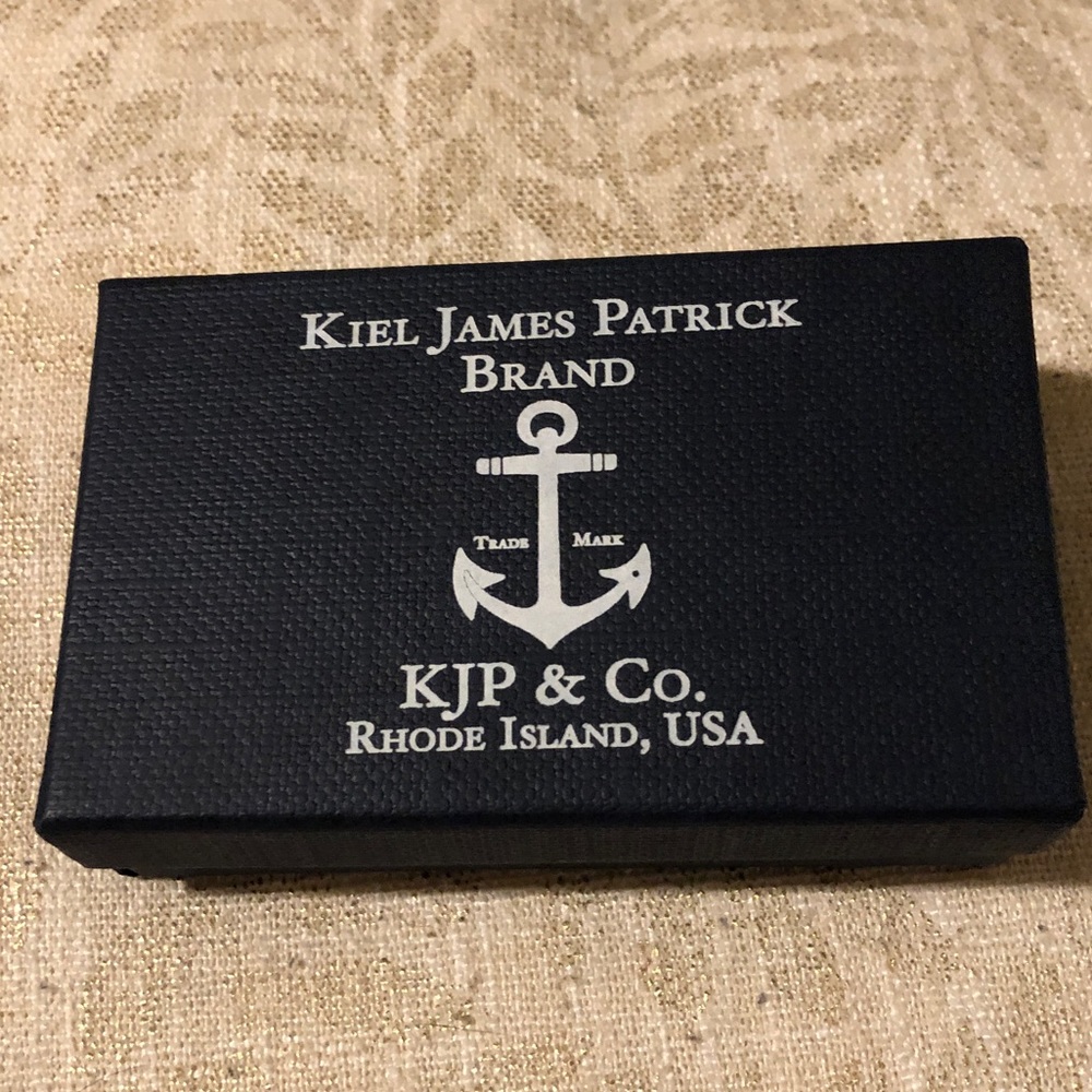 Paddle bracelet, shark, oat, NWT